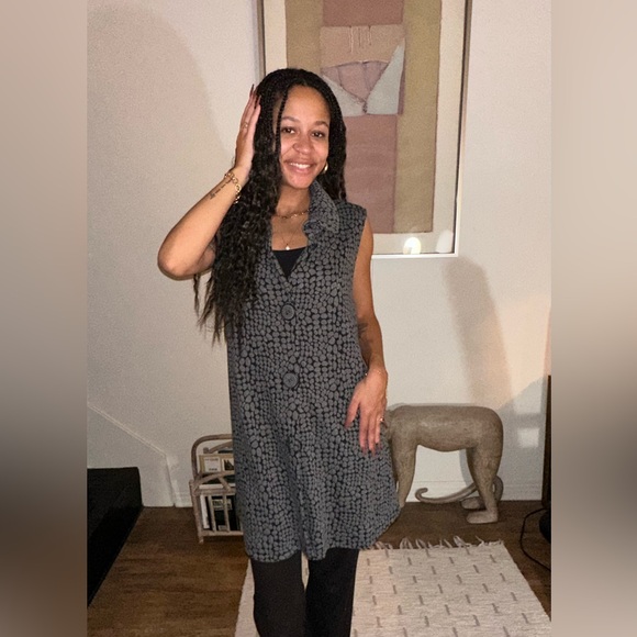 Yushi, Women’s Grey/Black Button Down, Sleeveless Tunic. Made in USA - Picture 4 of 10